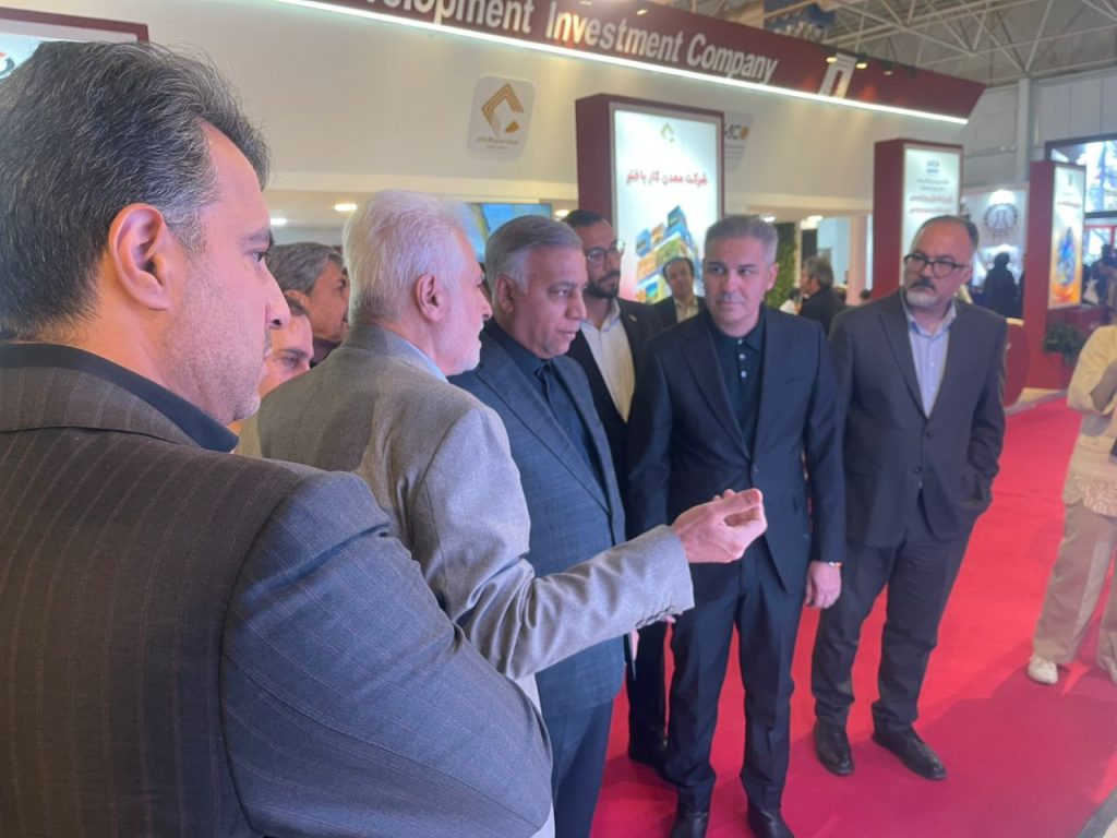 بازدید امیر سعید صادقی از غرفه فولاد شاهرود در نمایشگاه متافو بازدید امیر سعید صادقی از غرفه فولاد شاهرود در نمایشگاه متافو